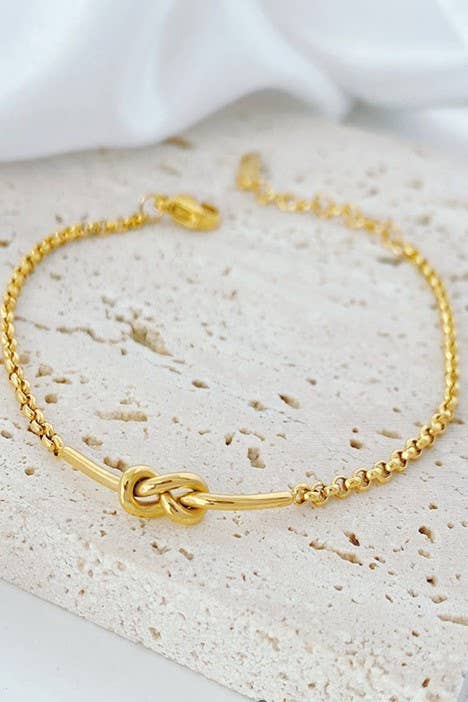 TITANIUM STEEL NON-TARNISH KNOT BRACELET | 40B116