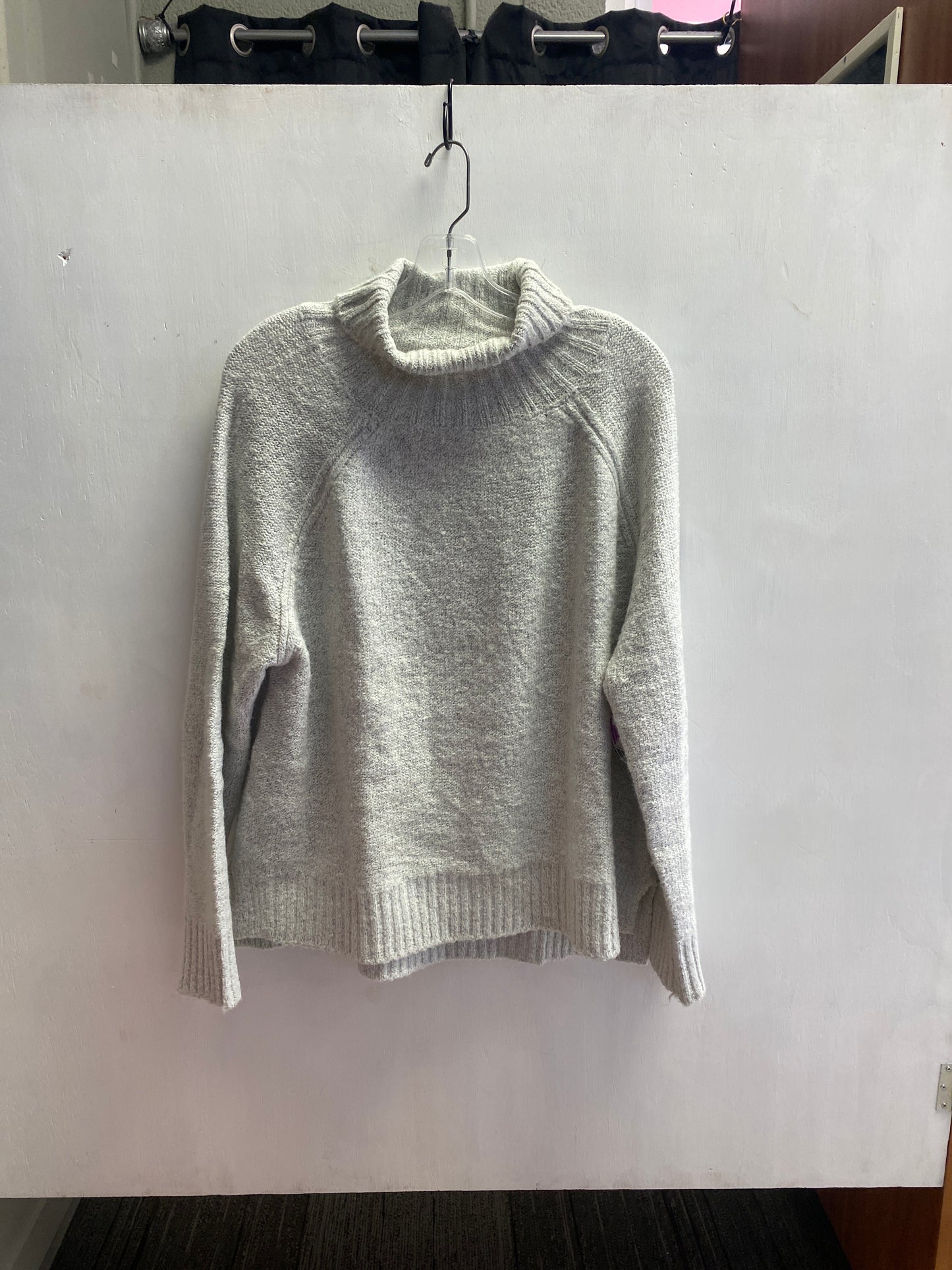 gray Gilli sweater, Large*